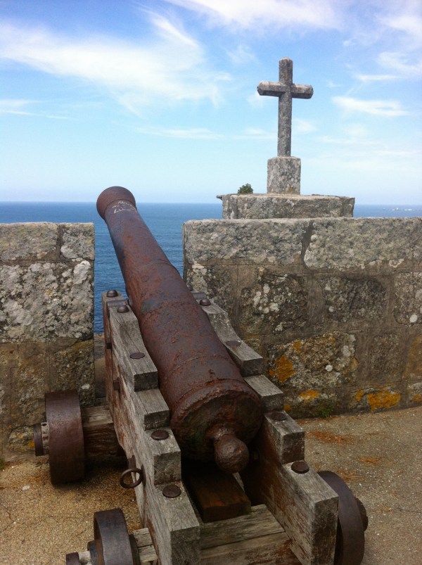 Cannon and Cross in Gondomar, Spain Cannon and Cross in Congomar, Spain